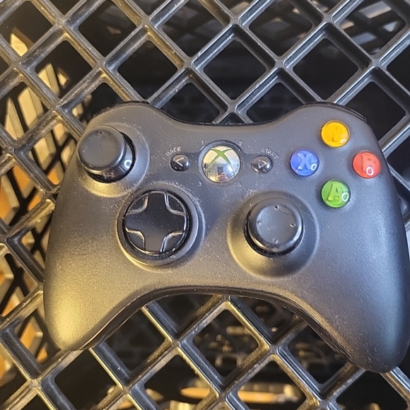 Xbox 360 Bundle : 3 Games +1 Controller - Picture 7 of 16